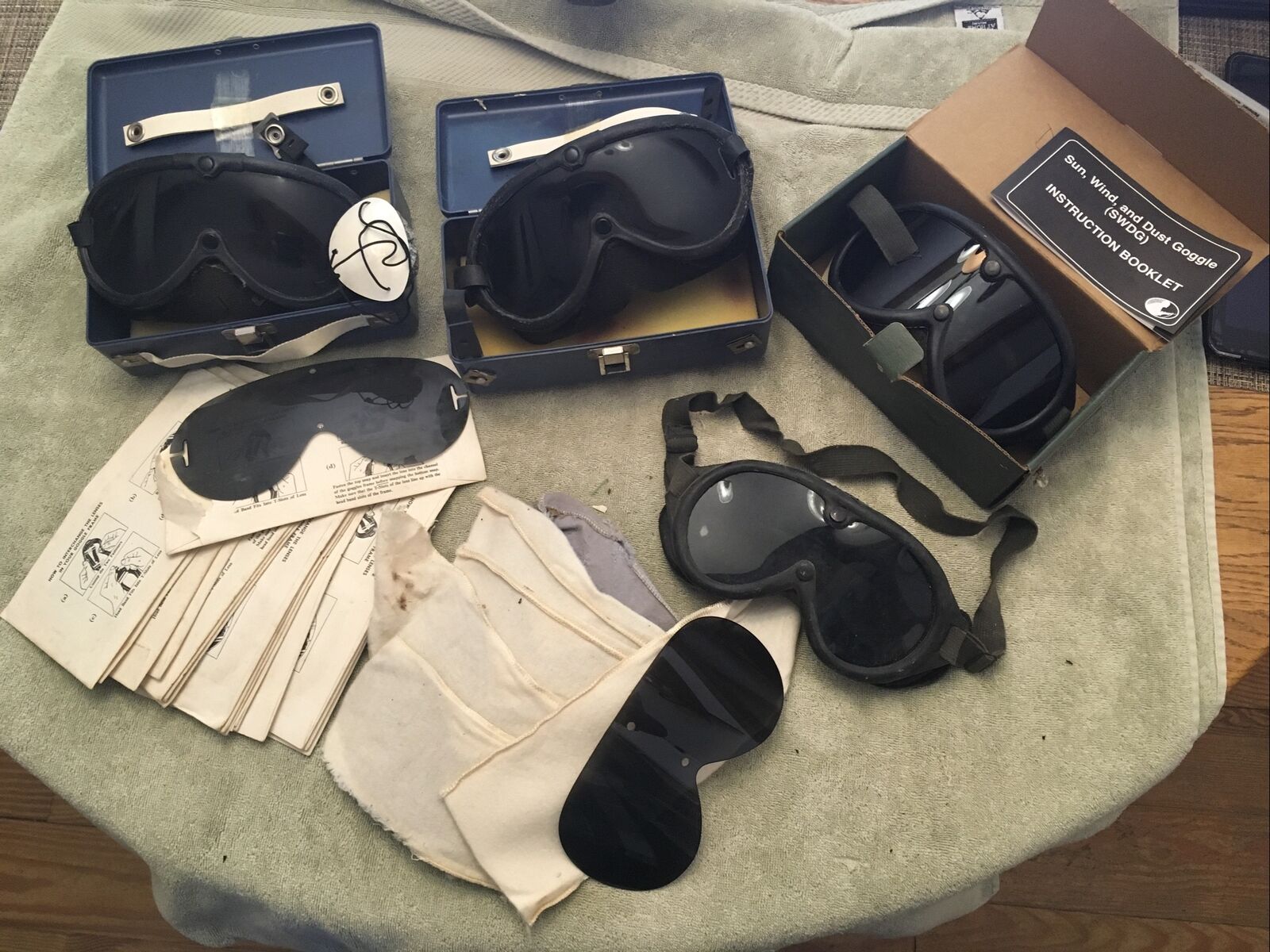 Large Lot Of  4 Vintage Military Sun Wind Dust Goggles + Extras