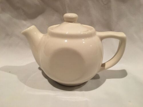 Small White Porcelain Tea Pot. Btc Henn Pottery. Usa Pottery. 4” Tall